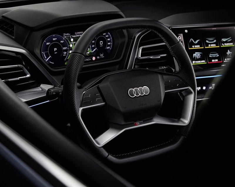 Audi Q4 e-tron 77kWh 45 e-tron Advanced edition quattro, Navarrablauw + ASSISTENTIEPAKKET PLUS