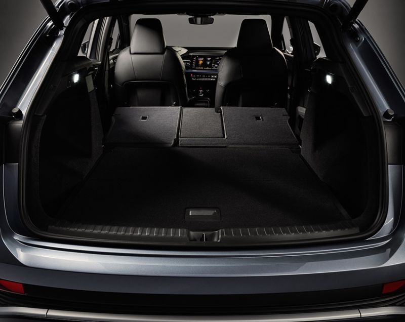 Audi Q4 e-tron 77kWh 45 e-tron Advanced edition quattro, Navarrablauw + ASSISTENTIEPAKKET PLUS