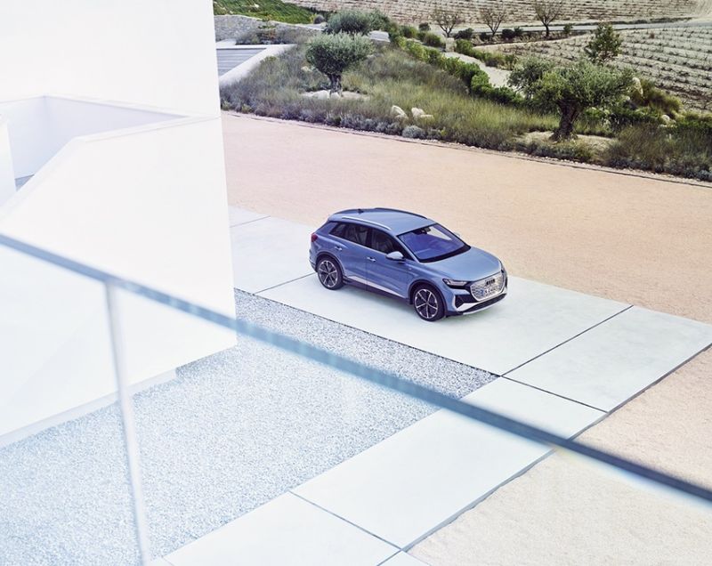 Audi Q4 e-tron 77kWh 45 e-tron Advanced edition quattro, Navarrablauw + ASSISTENTIEPAKKET PLUS