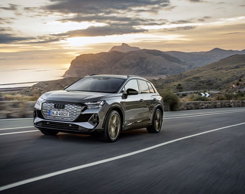 Audi Q4 e-tron 77kWh 45 e-tron Advanced edition quattro, Navarrablauw + ASSISTENTIEPAKKET PLUS