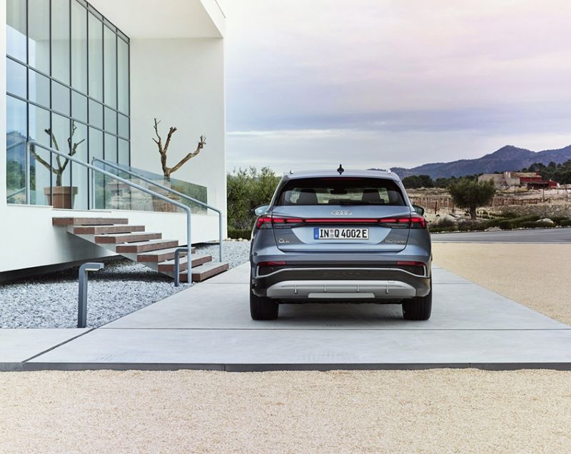 Audi Q4 e-tron 77kWh 45 quattro S edition Competition, Navarrablauw + PANORAMADAK Audi Q4 e-tron 77kWh 45 quattro S edition Competition, Navarrablauw + PANORAMADAK