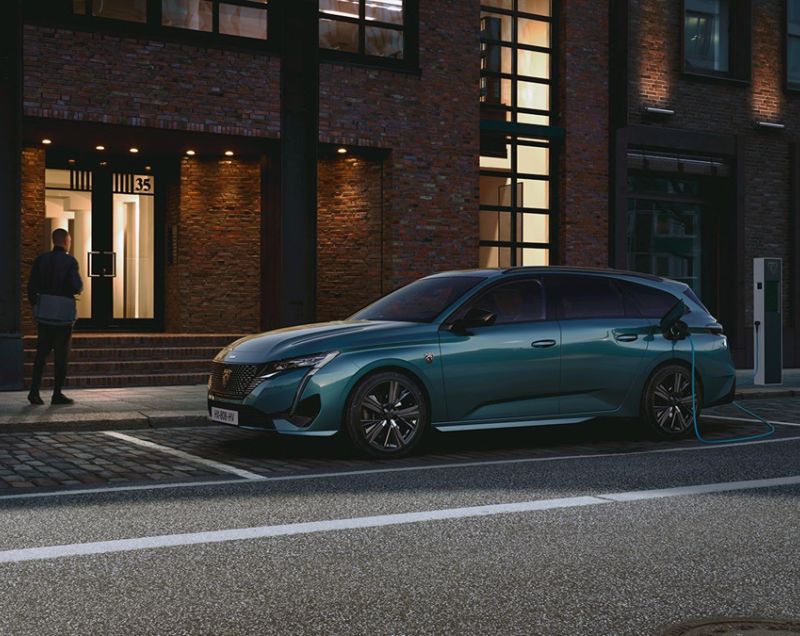 Peugeot 308 SW 1.6 HYbrid 180 Allure Pack Business - AANRADER