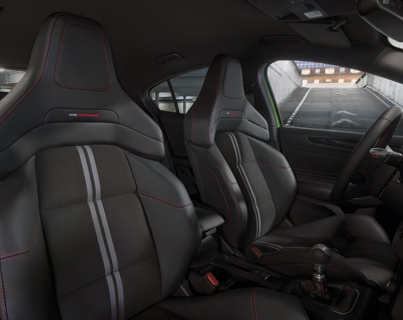 Ford Focus wagon 1.0 EcoBoost Hybrid 125 PK ST Line X, Agate Black + WINTER PACK/18 INCH VELGEN
