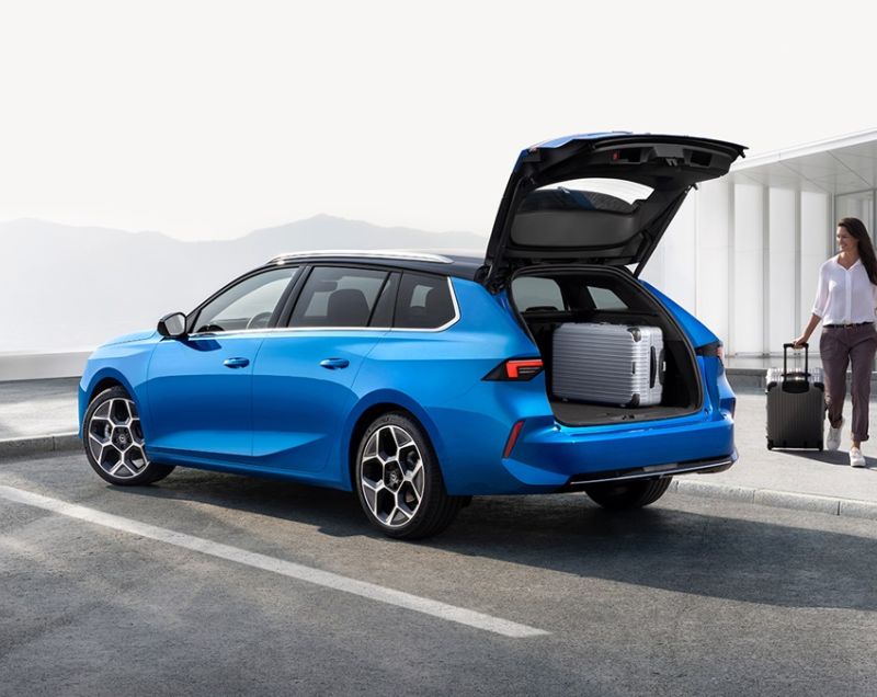 Opel Astra Sports Tourer 1.2t 130 PK Level 4 automaat, Cobalt Blue + ULTIMATE PAKKET