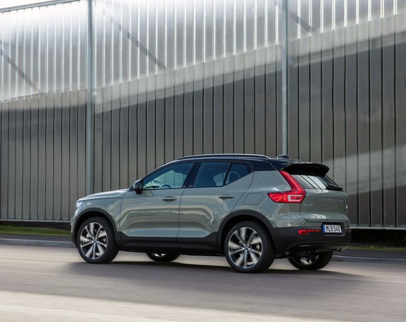 Volvo XC40 T5 Plug-in Hybrid 262 PK Plus - Onyx Black