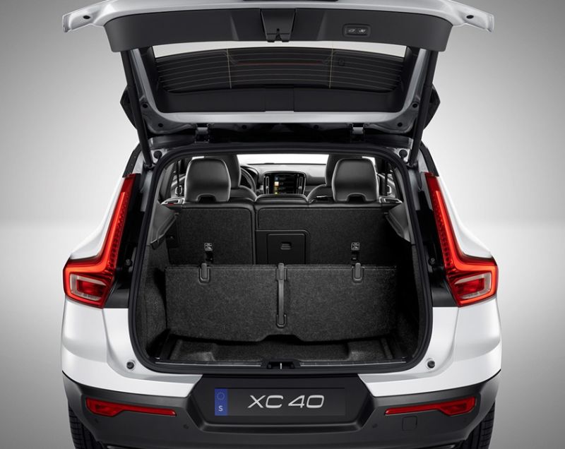 Volvo XC40 T5 Plug-in Hybrid 262 PK Plus - Onyx Black