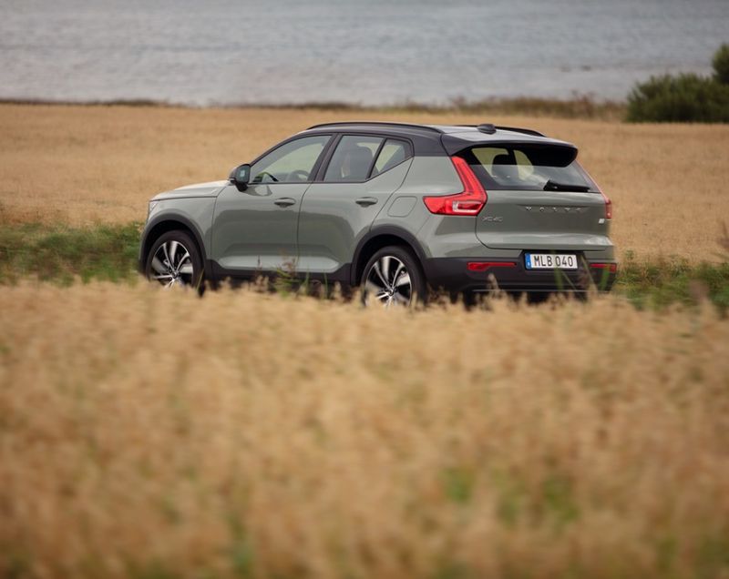 Volvo XC40 T5 Plug-in Hybrid 262 PK Plus - Onyx Black
