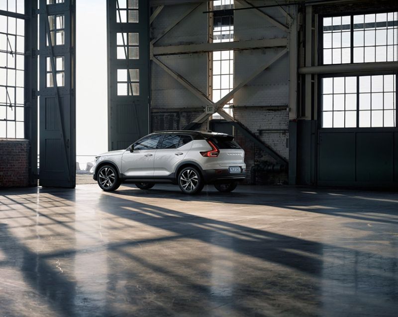 Volvo XC40 T5 Plug-in Hybrid 262 PK Plus - Onyx Black