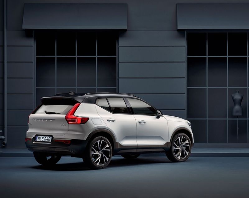 Volvo XC40 69kWh Pure Electric Single Motor Core, Black Stone + CLIMATE LINE