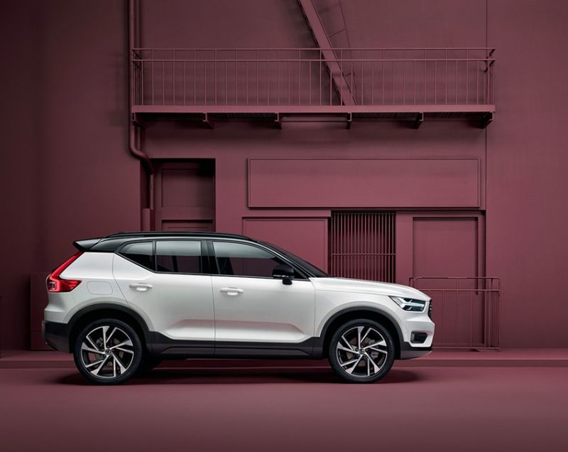 Volvo XC40 82kWh Extended Range Core, Silver Dawn