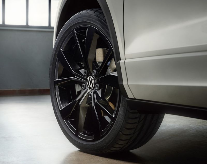 Volkswagen T-Roc* 1.5tsi R-Line Business 150 PK, Deep Black Pearl + ASSISTANCE PAKKET PLUS Volkswagen T-Roc* 1.5tsi R-Line Business 150 PK, Deep Black Pearl + ASSISTANCE PAKKET PLUS