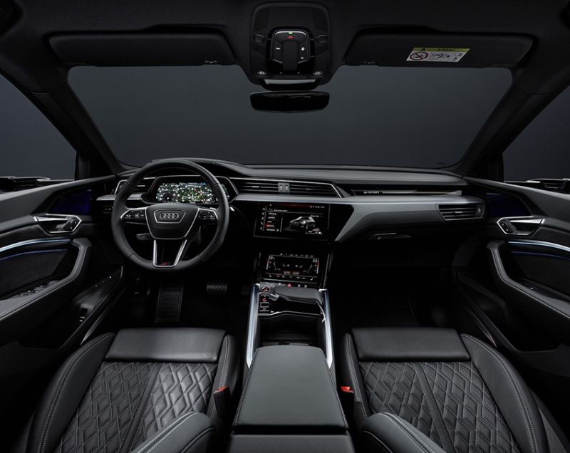 Audi Q8 sportback e-tron 95kWh 50 edition quattro - COMPLEET VERNIEUWD!