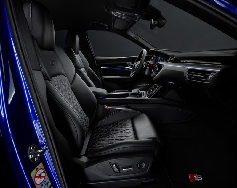 Audi Q8 sportback e-tron 95kWh 50 edition quattro - COMPLEET VERNIEUWD!