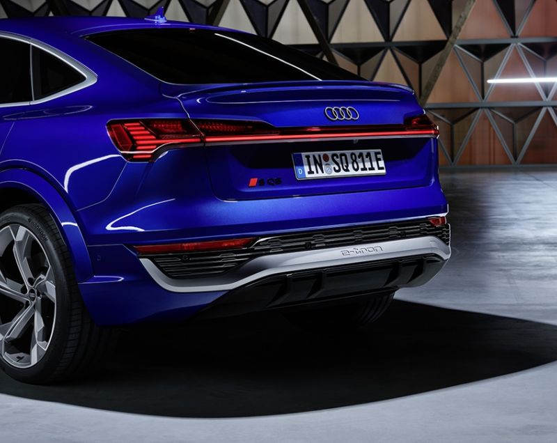 Audi Q8 sportback e-tron 95kWh 50 edition quattro - COMPLEET VERNIEUWD!