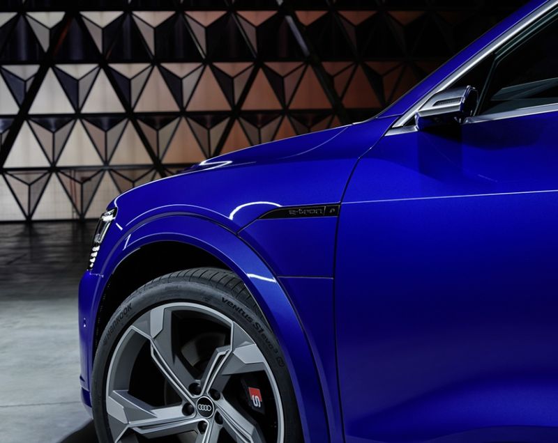 Audi Q8 sportback e-tron 95kWh 50 edition quattro - COMPLEET VERNIEUWD!