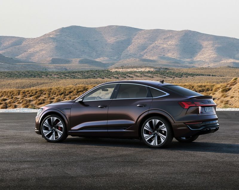 Audi Q8 sportback e-tron 95kWh 50 edition quattro - COMPLEET VERNIEUWD!