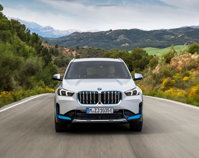 BMW iX1 64.8kWh xDrive30 - STANDAARD RIJK UITGERUST