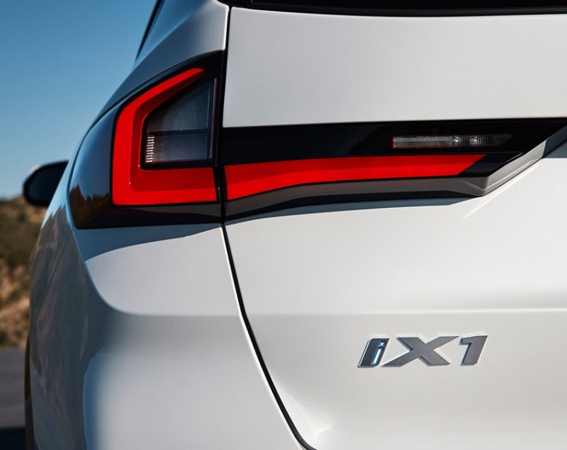 BMW iX1 64.8kWh xDrive30 - STANDAARD RIJK UITGERUST