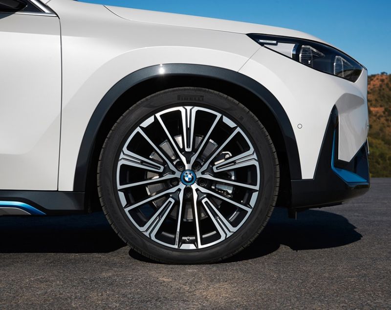 BMW iX1 64.8kWh xDrive30 - STANDAARD RIJK UITGERUST