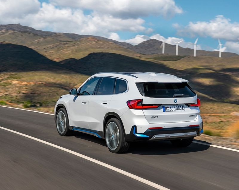 BMW iX1 64.8kWh xDrive30 - STANDAARD RIJK UITGERUST