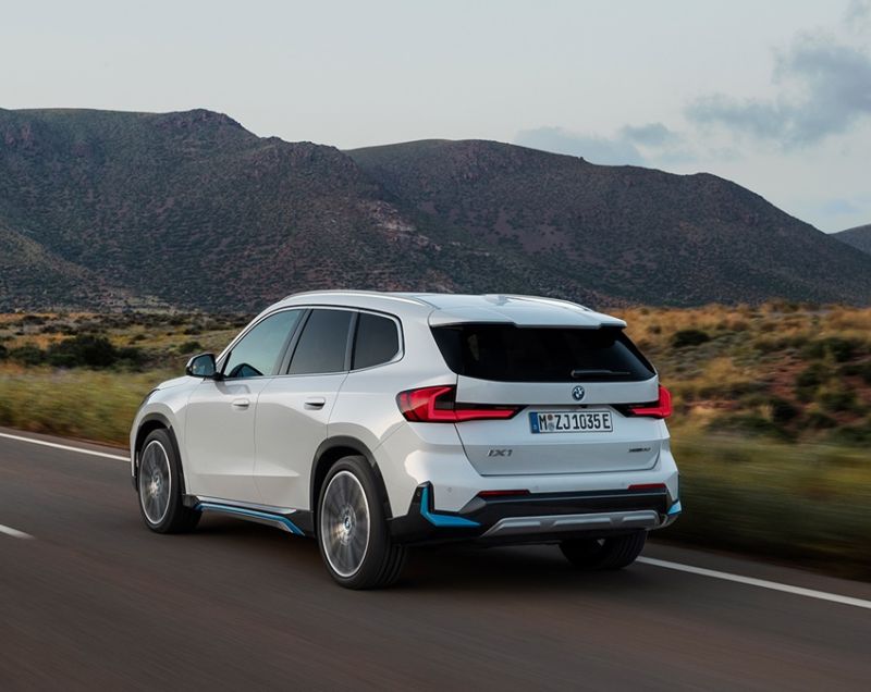 BMW iX1 64.8kWh xDrive30 - STANDAARD RIJK UITGERUST