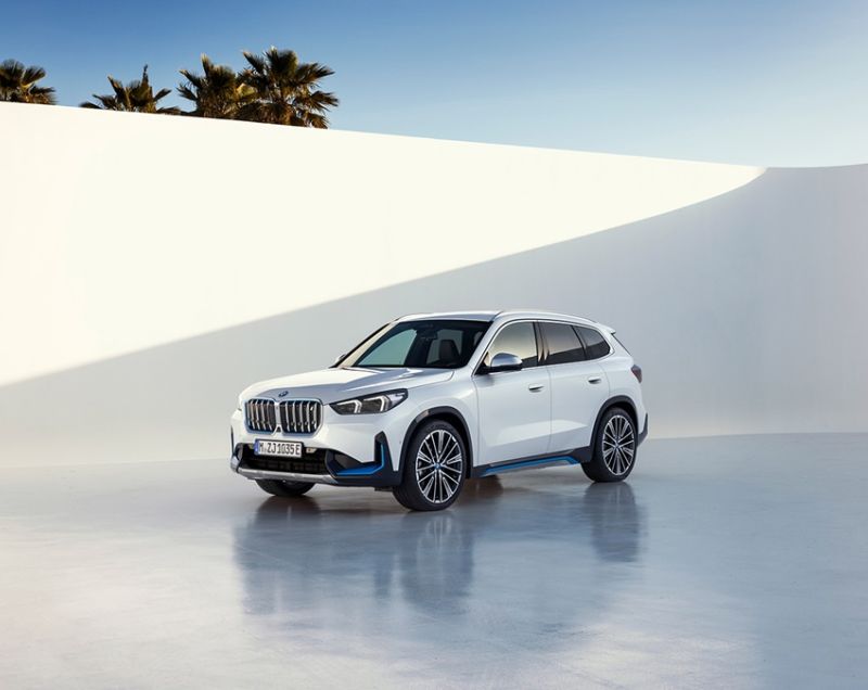 BMW iX1 64.8kWh xDrive30 - STANDAARD RIJK UITGERUST
