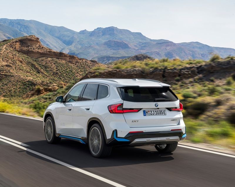 BMW iX1 64.8kWh eDrive20 M Sportpakket, Saphirschwarz + PREMIUM PACK