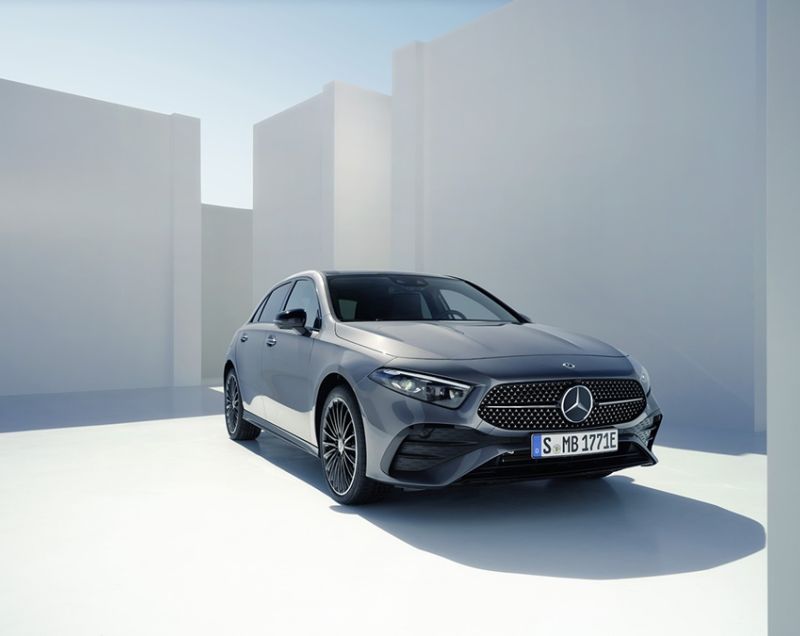 Mercedes-Benz A-klasse 250e Business Solution AMG Line Plus, Berggrijs + 19 INCH VELGEN Mercedes-Benz A-klasse 250e Business Solution AMG Line Plus, Berggrijs + 19 INCH VELGEN