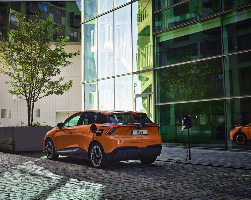 MG MG4 Electric 64kWh Comfort Long Range, Pebble Black - SNEL LEVERBAAR