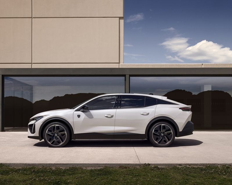 Peugeot 408 1.6 HYbrid 225 GT Peugeot 408 1.6 HYbrid 225 GT