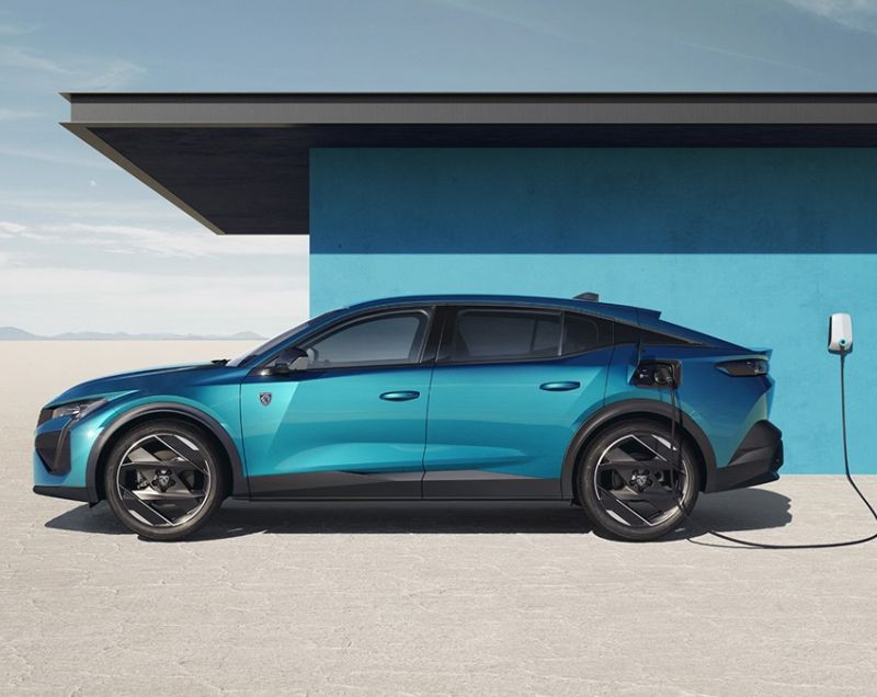 Peugeot 408 1.2 Hybrid 136 Allure e-DSC6