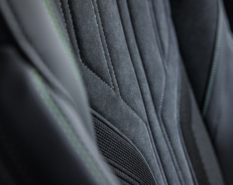 Peugeot 408 1.2 Hybrid 136 Allure e-DSC6