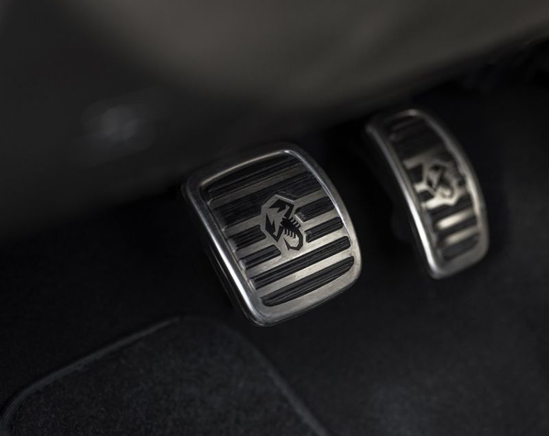 Abarth 500E cabrio 42kWh ev urban 114kW aut