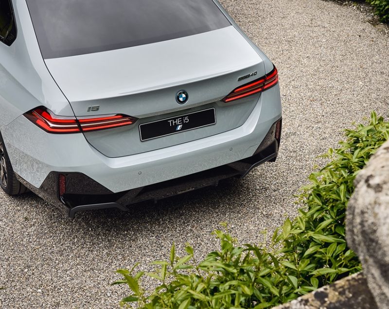 BMW 5-serie 530e Plug-in Hybrid 299 PK automaat - TOT 100 KM ELEKTRISCHE ACTIERADIUS!