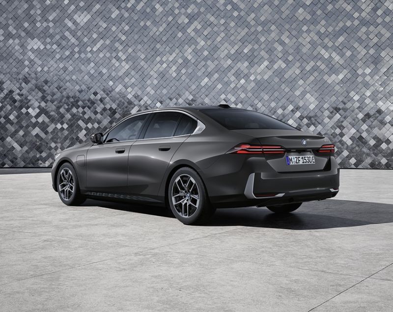 BMW 5-serie 530e Plug-in Hybrid 299 PK automaat - TOT 100 KM ELEKTRISCHE ACTIERADIUS!