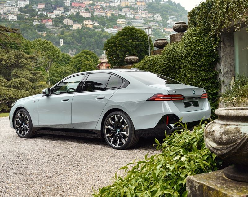 BMW 5-serie 530e Plug-in Hybrid 299 PK automaat - TOT 100 KM ELEKTRISCHE ACTIERADIUS!
