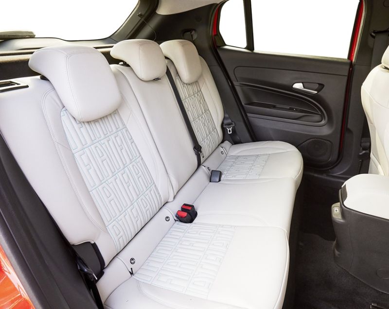 Fiat 600 1.2 Hybrid 100 La Prima, Nero metallic - SNEL LEVERBAAR