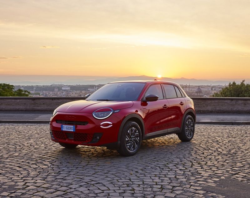 Fiat 600 54kWh ev red 115kW aut Fiat 600 54kWh ev red 115kW aut