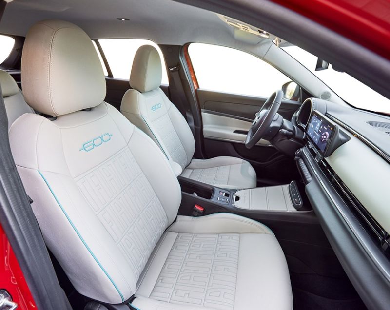 Fiat 600 54kWh  ev icon 115kW aut