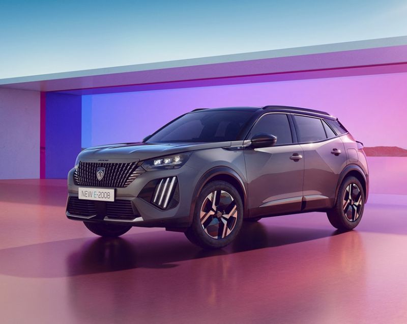 Peugeot 2008 1.2 PureTech 100 Allure, Noir Perla Nera + NAVIGATIE/VISIOPARK