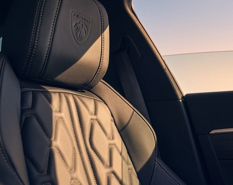 Peugeot 508 SW 1.6 HYbrid 225 e-EAT8 GT Peugeot 508 SW 1.6 HYbrid 225 e-EAT8 GT