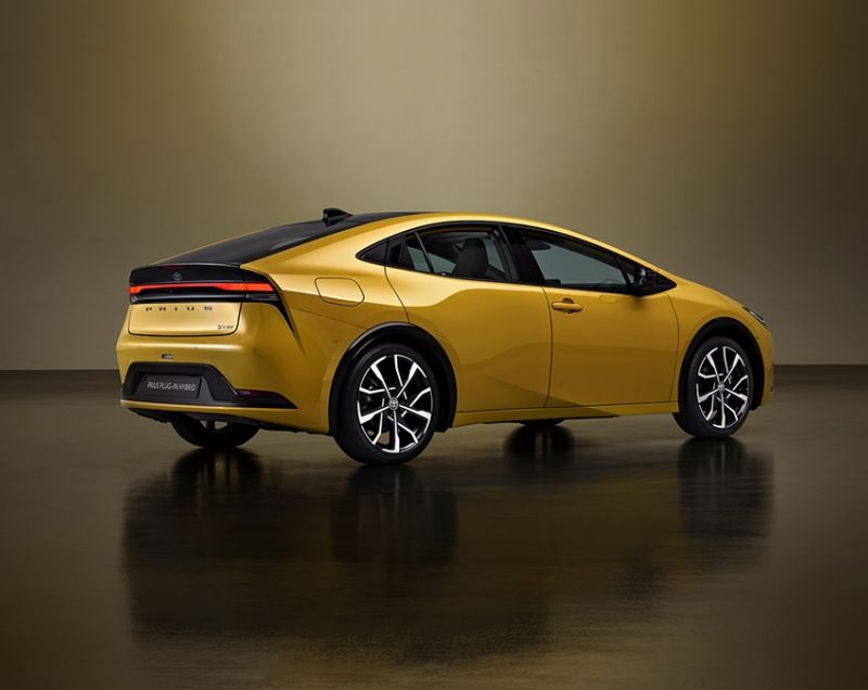 Toyota Prius 2.0 Plug-in Hybrid Executive