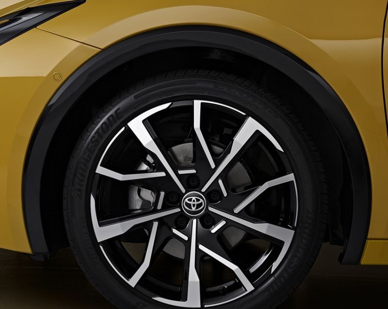 Toyota Prius 2.0 Plug-in Hybrid Solar Edition