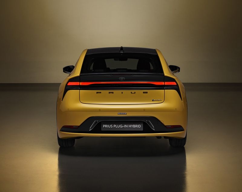 Toyota Prius 2.0 Plug-in Hybrid Solar Edition Toyota Prius 2.0 Plug-in Hybrid Solar Edition