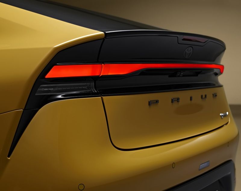 Toyota Prius 2.0 Plug-in Hybrid Solar Edition