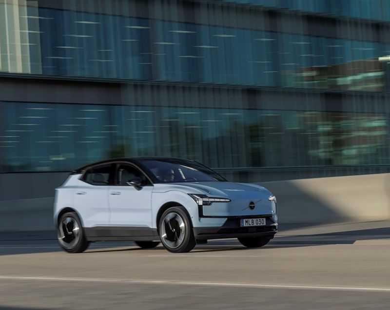 Volvo EX30 51kWh Plus Europa Black Edition