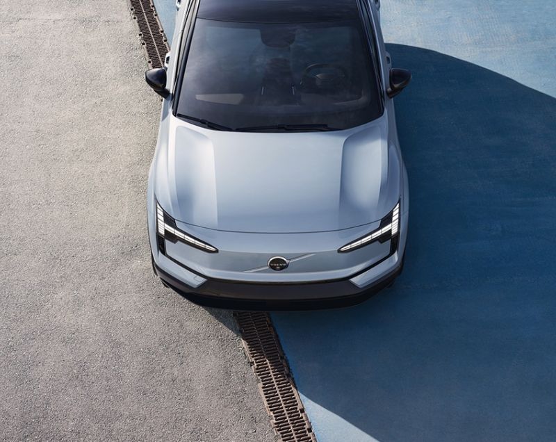 Volvo EX30 51kWh Plus Europa Black Edition