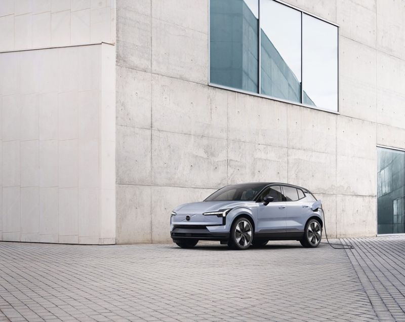 Volvo EX30 51kWh Plus Europa Black Edition