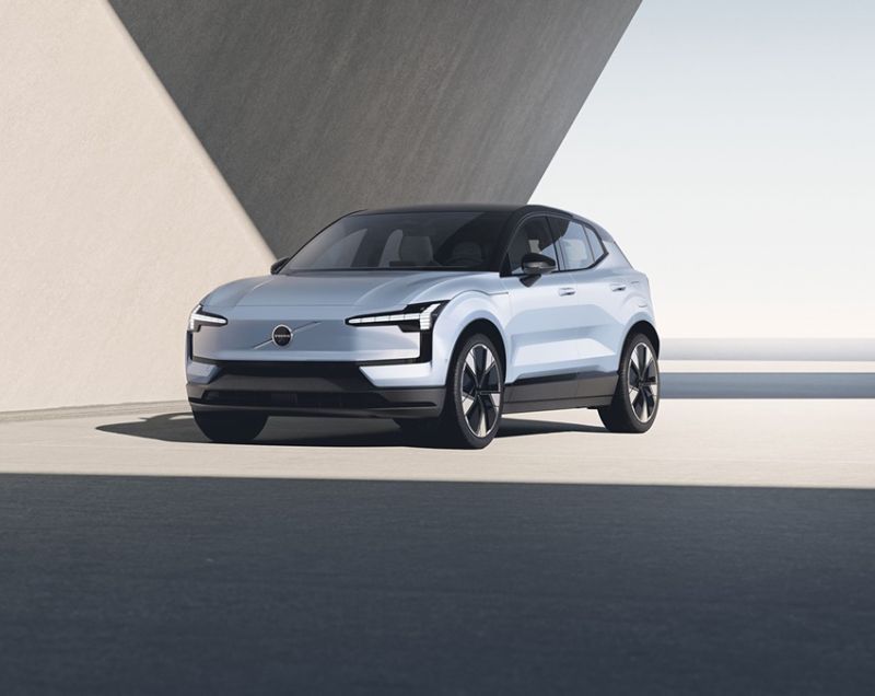 Volvo EX30 51kWh Plus Europa Black Edition