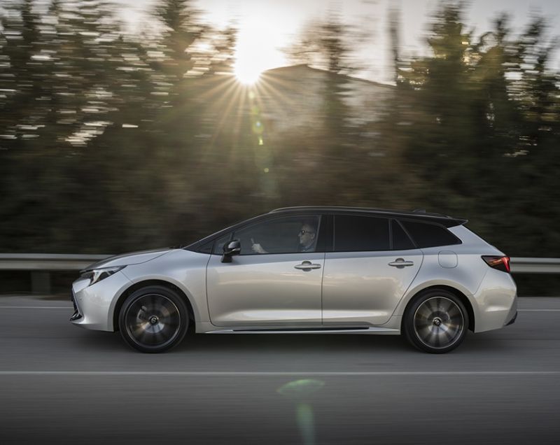 Toyota Corolla Touring Sports 1.8 Hybrid Business - AANRADER